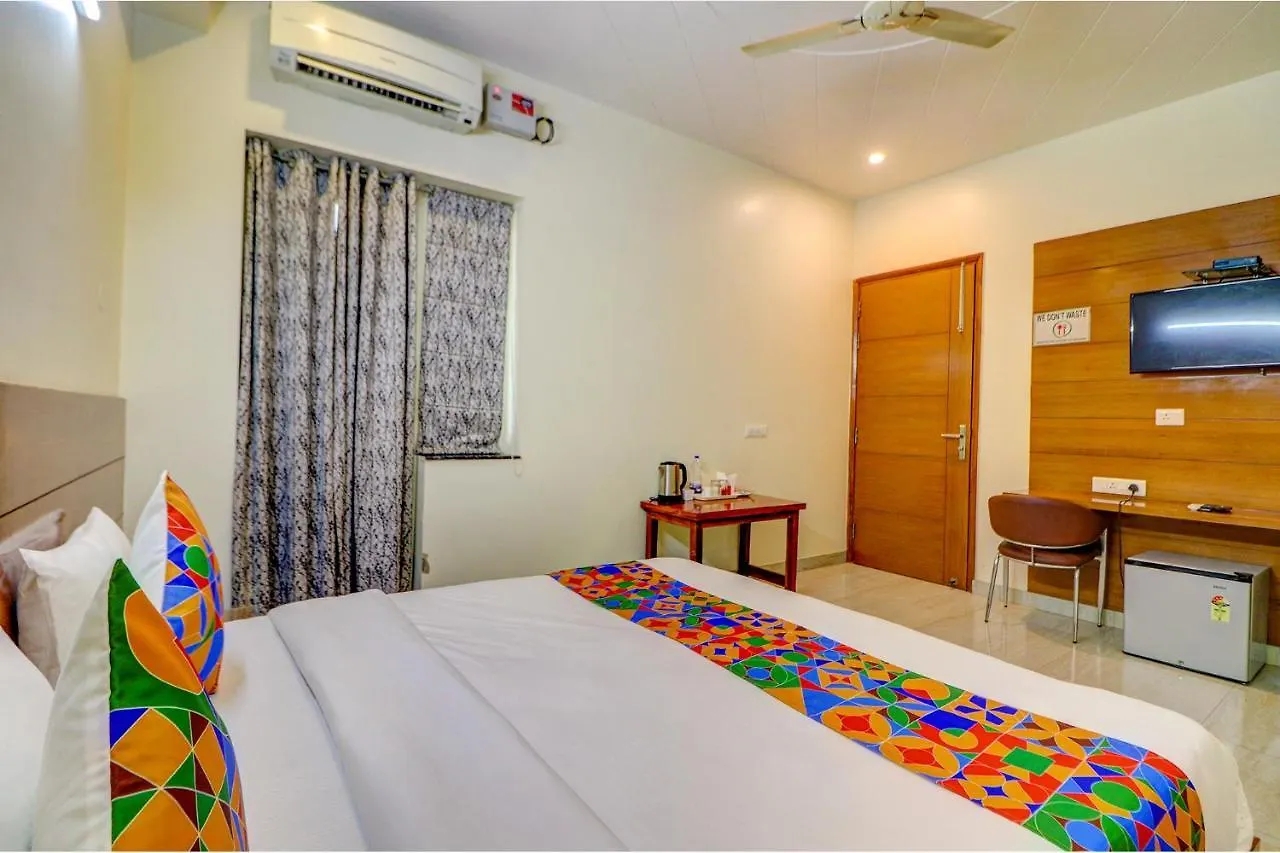 The Aroma Residency-Sector 47Corporate Family Friendly Gurugram City View Gurgáon Hotel